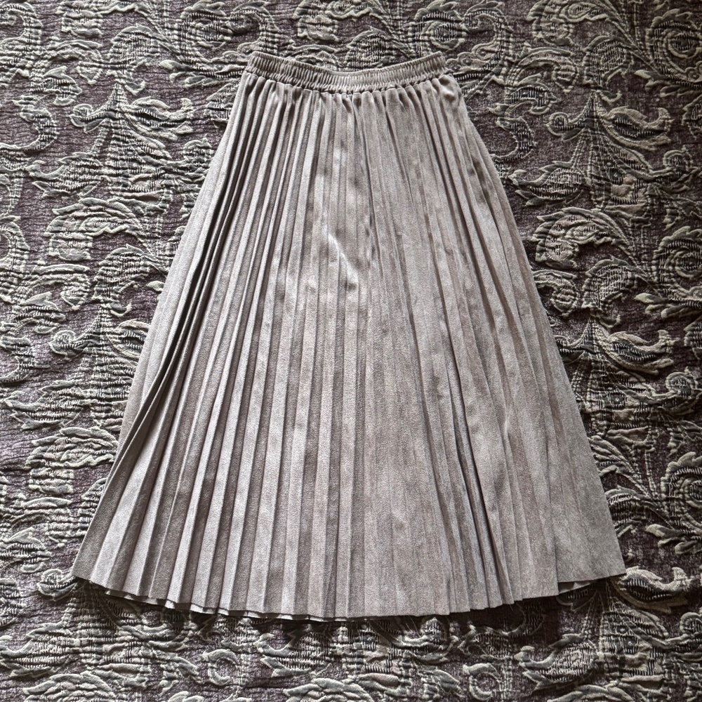 Oak + Fort Taupe Faux Suede Pleated Midi Skirt